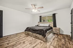 56 W Candlewood St, Lake Jackson, TX 77566 - Photo 11