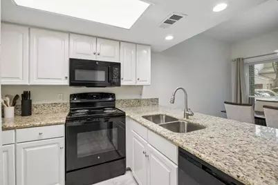 2601 Augusta Drive #14, Houston, TX 77057 - Photo 5