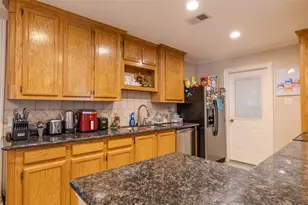 625 S Remington Dr, Angleton, TX 77515 - Photo 7