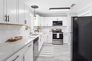 2055 Hwy 87, Crystal Beach, TX 77650 - Photo 15