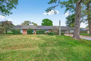 614 Pine Cir, Seabrook, TX 77586 - Photo 1