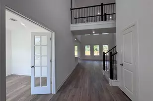 1001 S Oakhurst Dr, Dayton, TX 77535 - Photo 3