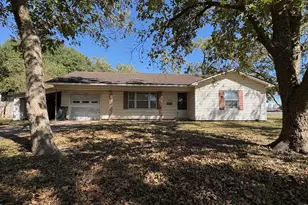 809 August St, El Campo, TX 77437 - Photo 3