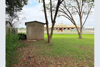809 August Street, El Campo, TX 77437 - Photo 33