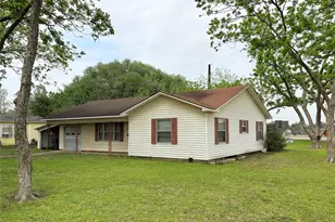 809 August St, El Campo, TX 77437 - Photo 3
