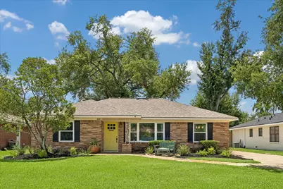 6403 Waltway Drive, Houston, TX 77008 - Photo 1