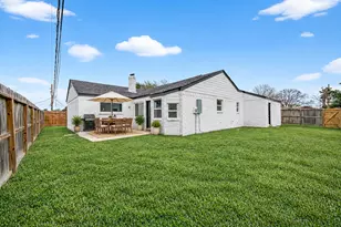 13110 Naples Ln, Stafford, TX 77477 - Photo 37