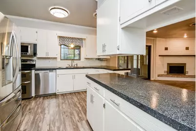 902 Avenue I, El Campo, TX 77437 - Photo 11