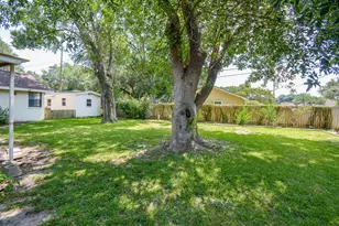 902 Ave I, El Campo, TX 77437 - Photo 29