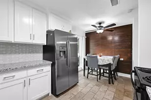 4713 Kinglet St, Houston, TX 77035 - Photo 13