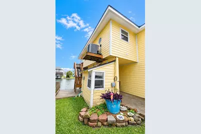 1319 Maui Drive, Tiki Island, TX 77554 - Photo 15