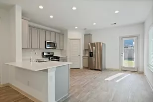 12517 Abbey House Ct, Houston, TX 77047 - Photo 5