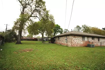 3706 Chadwick Drive, Alvin, TX 77511 - Photo 17