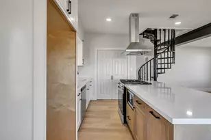 7016 Delesandri Dr, Hitchcock, TX 77563 - Photo 9