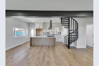 7016 Delesandri Drive, Hitchcock, TX 77563 - Photo 11