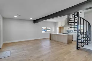 7016 Delesandri Dr, Hitchcock, TX 77563 - Photo 13