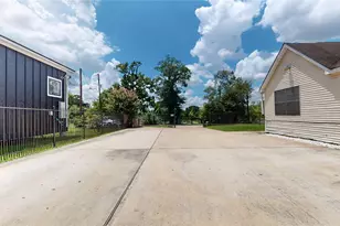 7004 Santa Maria St, Houston, TX 77023 - Photo 31