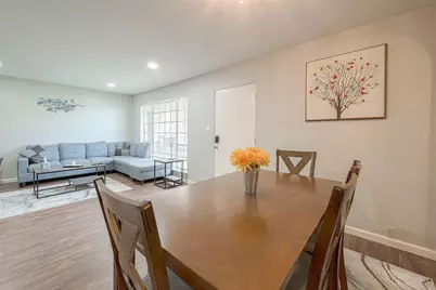 2121 Fountain View Drive #15, Houston, TX 77057 - Photo 9