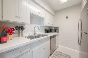 2121 Fountain View Dr, Houston, TX 77057 - Photo 11