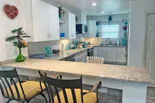 4013 Ave N 1/2, Galveston, TX 77550 - Photo 5