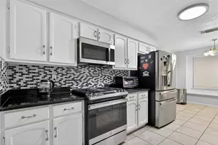 10111 Hibernia Dr, Houston, TX 77088 - Photo 3