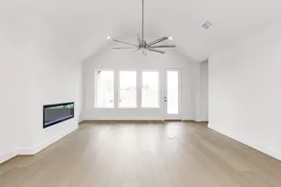 31750 Pecan Mdw Ln, Fulshear, TX 77441 - Photo 11