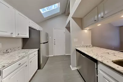 2007 Barronett Bend, Sugar Land, TX 77478 - Photo 5