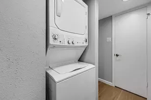 7555 Katy Fwy, Houston, TX 77024 - Photo 15