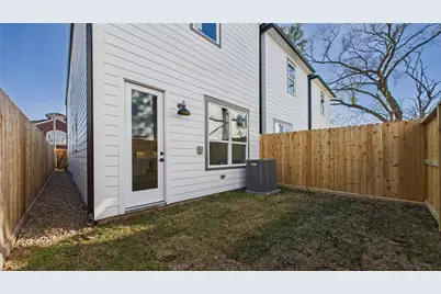 5028 Creekmont Drive, Houston, TX 77091 - Photo 5