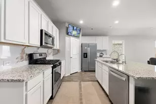 8007 Tamarind Ln, Baytown, TX 77521 - Photo 9