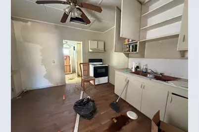 712 N McCarty Avenue, Eagle Lake, TX 77434 - Photo 5