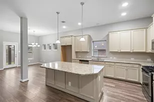 262 Pleasant Hl Wy, Conroe, TX 77304 - Photo 5