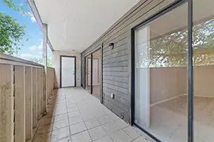 3085 Walnut Bend Ln, Houston, TX 77042 - Photo 7