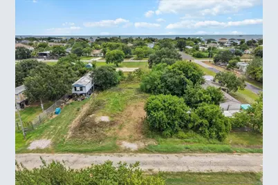 1047 10th Street, Dickinson, TX 77539 - Photo 5