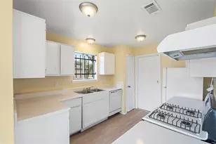 14118 Magnolia Springs Dr, Houston, TX 77066 - Photo 11