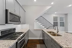 1221 W 19th St, Houston, TX 77008 - Photo 9
