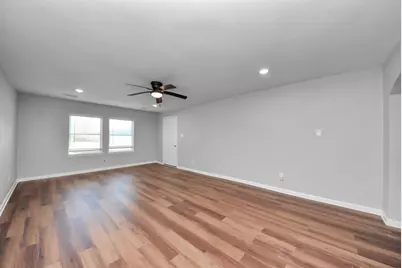 210 S 6th Street, La Porte, TX 77571 - Photo 9