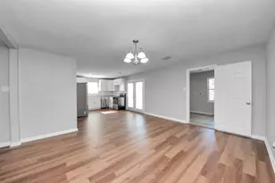 210 S 6th St, La Porte, TX 77571 - Photo 13