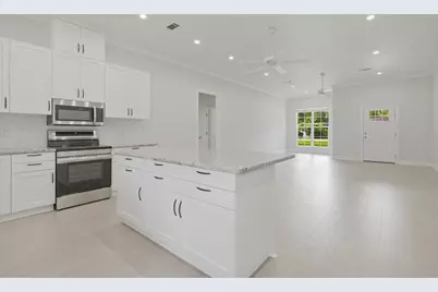 3418 Shadowcrest Lane, The Woodlands, TX 77385 - Photo 5