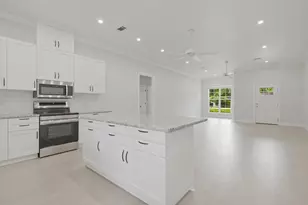 3418 Shadowcrest Ln, The Woodlands, TX 77385 - Photo 5