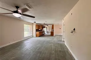 10 Forrest Ln, Angleton, TX 77515 - Photo 7