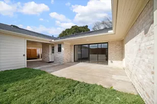 7715 Twin Hills Dr, Houston, TX 77071 - Photo 29