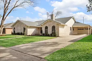 7715 Twin Hills Dr, Houston, TX 77071 - Photo 7