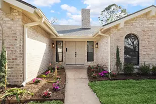 7715 Twin Hills Dr, Houston, TX 77071 - Photo 9