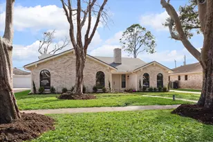 7715 Twin Hills Dr, Houston, TX 77071 - Photo 7