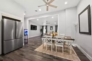 10430 Caxton St, Houston, TX 77016 - Photo 9