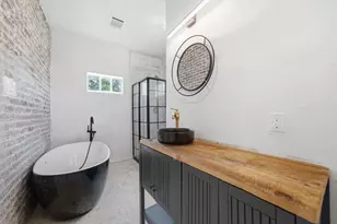 6731 Couch St, Houston, TX 77091 - Photo 11