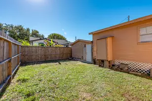 1014 48th St, Galveston, TX 77551 - Photo 17
