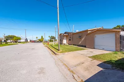 1014 48th Street, Galveston, TX 77551 - Photo 3
