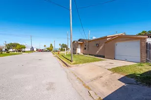 1014 48th St, Galveston, TX 77551 - Photo 3